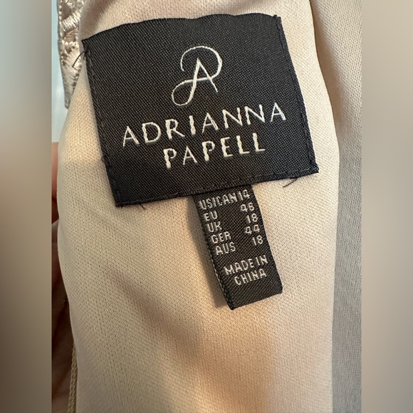 Stunning Lace Gown - Picture 5 of 10